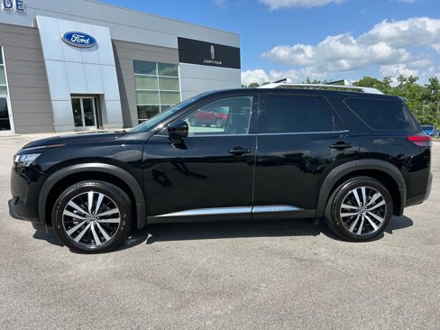 Used 2024 Nissan Pathfinder Platinum w/ Cargo Package image 11