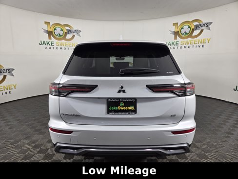 New 2025 Mitsubishi Outlander SE image 6