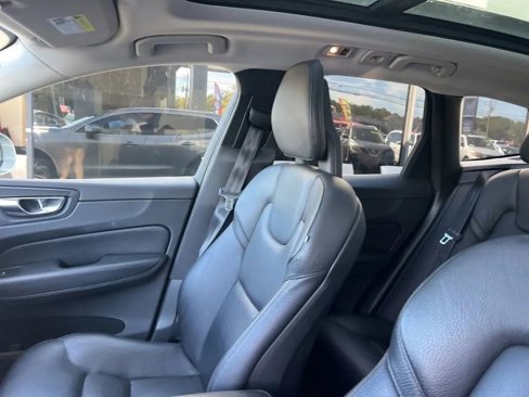 Used 2018 Volvo XC60 T5 Momentum w/ Advanced Package image 29