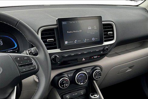 New 2025 Hyundai Venue SEL image 7
