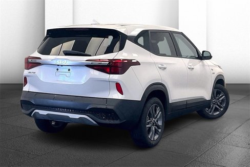Used 2023 Kia Seltos LX image 11