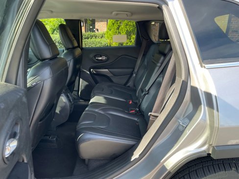 Used 2019 Jeep Cherokee Limited image 36