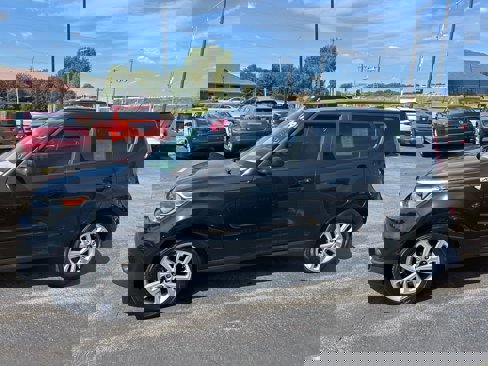 Used 2019 Kia Soul + image 3