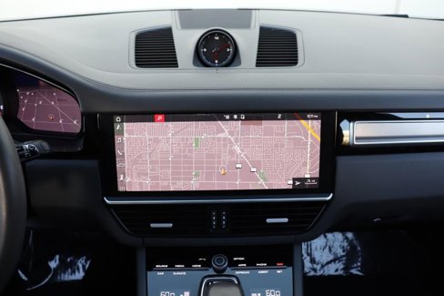 Used 2021 Porsche Cayenne image 45