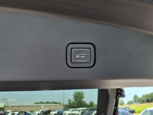 Used 2025 Cadillac Lyriq Sport image 9