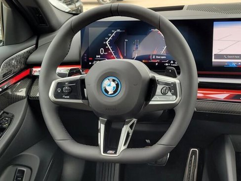 New 2026 BMW 550e xDrive w/ Executive Package image 33