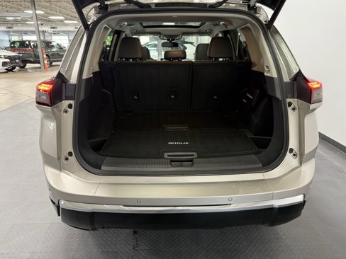 Used 2025 Nissan Rogue Platinum w/ Tech Package image 22