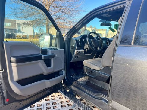 Used 2018 Ford F150 XLT w/ Equipment Group 302A Luxury image 9