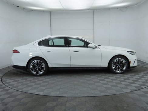 Used 2025 BMW 530i image 5