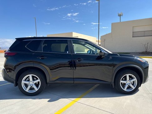 Used 2023 Nissan Rogue SV image 7