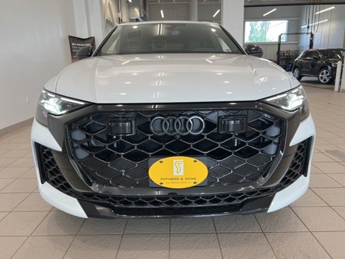 New 2025 Audi RS Q8 performance image 2
