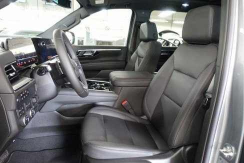 New 2025 Chevrolet Suburban LT w/ Comfort Package image 10