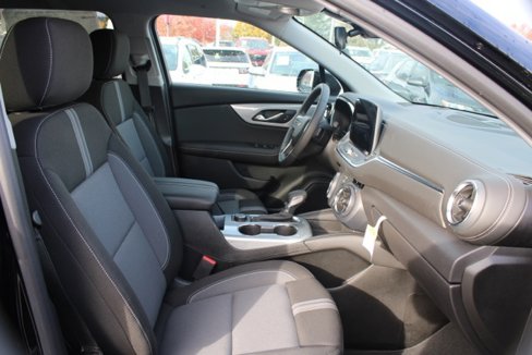 New 2025 Chevrolet Blazer LT w/ Midnight/Sport Edition image 32