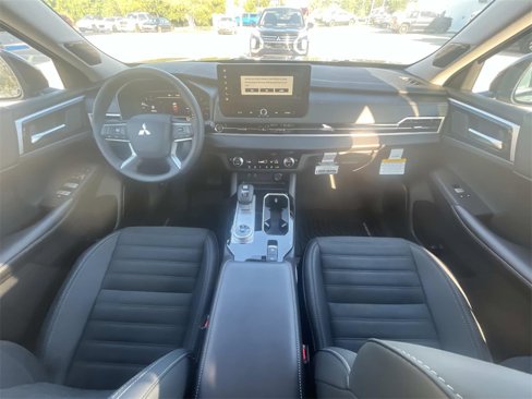 New 2025 Mitsubishi Outlander SE image 18