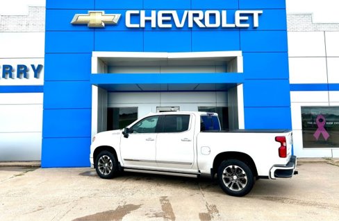 Used 2022 Chevrolet Silverado 1500 High Country w/ Technology Package image 6