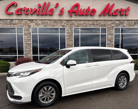 Used 2023 Toyota Sienna LE image 1