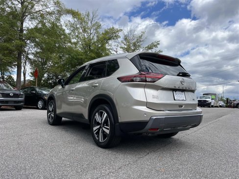 Used 2024 Nissan Rogue SL w/ SL Premium Package image 5