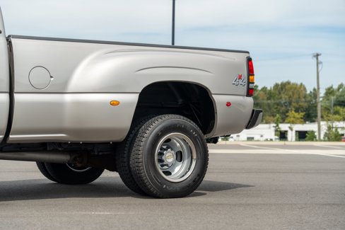 Used 2005 Chevrolet Silverado 3500 LT w/ Heavy-Duty Power Package image 6