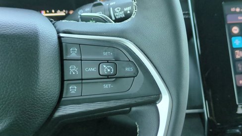 Used 2024 Jeep Grand Cherokee Altitude image 27
