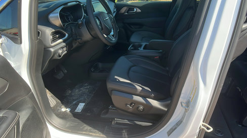 New 2026 Chrysler Voyager LX image 17