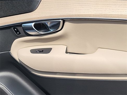New 2026 Volvo XC90 T8 Plus image 18