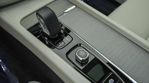 Certified 2025 Volvo XC60 T8 Plus w/ Protection Package Premier image 23