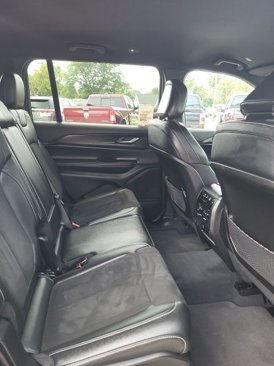 Used 2023 Jeep Grand Cherokee L Laredo image 17