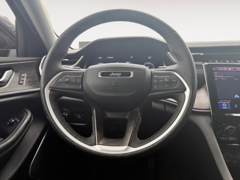 Used 2023 Jeep Grand Cherokee Limited w/ Black Appearance Package image 8