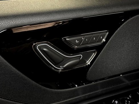 Certified 2025 Lincoln Aviator AWD image 28