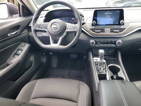Used 2024 Nissan Altima 2.5 SV image 16