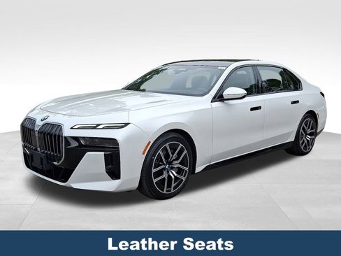 Used 2025 BMW 740i xDrive image 4