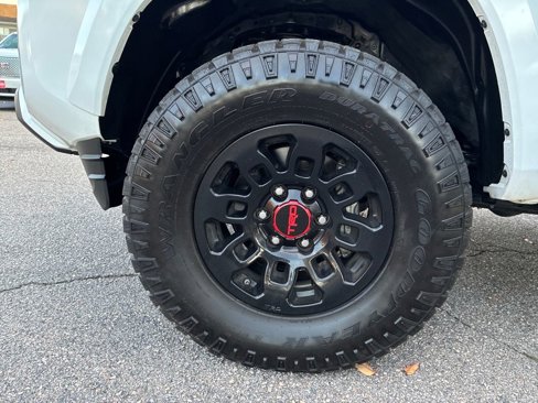 Used 2022 Toyota Tacoma SR5 w/ Technology Package image 27