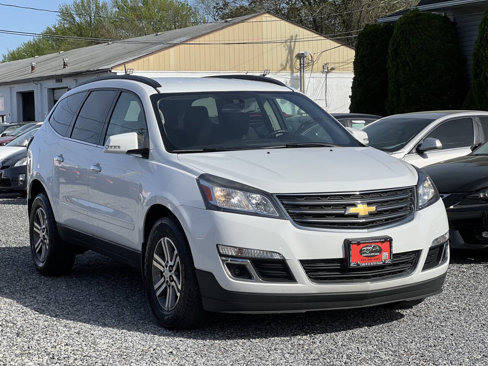Used 2017 Chevrolet Traverse LT image 1