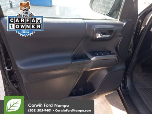 Used 2022 Toyota Tacoma TRD Off-Road image 11