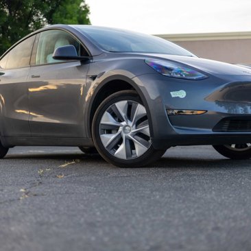 Used 2023 Tesla Model Y Long Range image 10