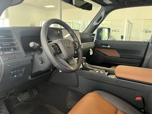 Used 2025 Lexus GX 550 image 10