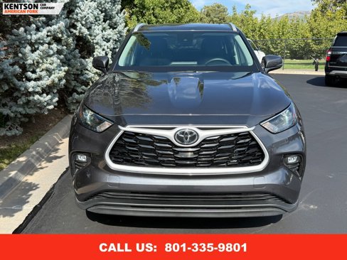 Used 2025 Toyota Highlander XLE image 2