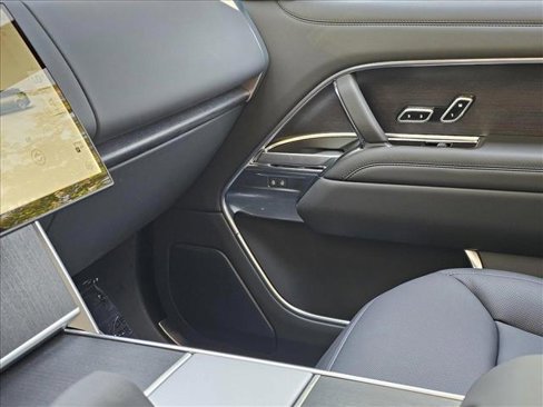 New 2025 Land Rover Range Rover Long Wheelbase SE image 16