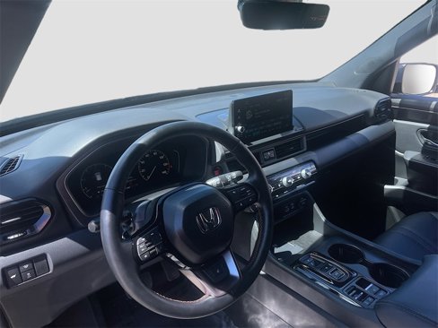 Used 2025 Honda Pilot TrailSport image 9