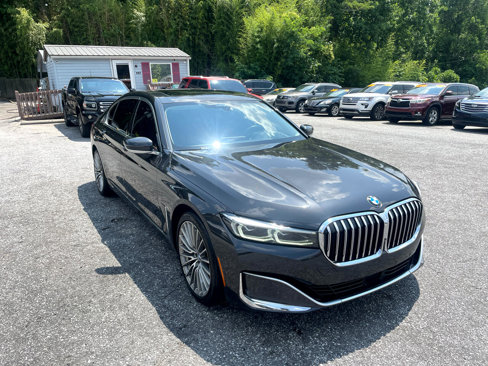 Used 2021 BMW 740i w/ Premium Package image 3
