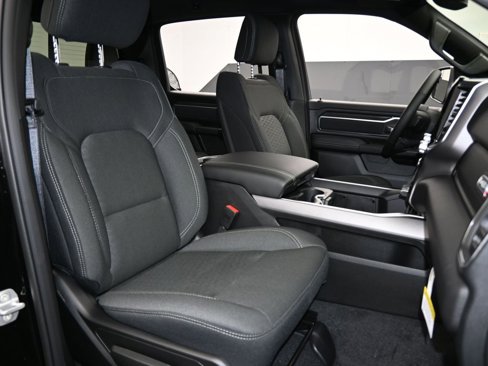 New 2025 RAM 1500 4x4 Crew Cab image 36