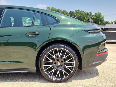 Used 2025 Porsche Panamera image 7