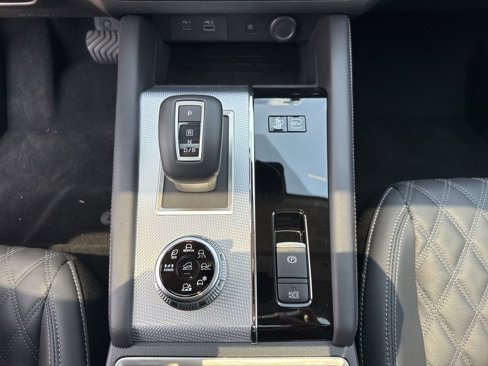 New 2025 Mitsubishi Outlander SEL image 28