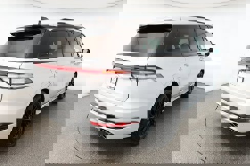 Used 2025 Lincoln Aviator Reserve w/ Jet Appearance Package image 4
