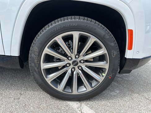 New 2025 Jeep Grand Wagoneer 4WD image 37