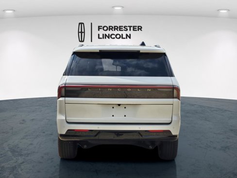 New 2025 Lincoln Navigator Reserve image 4