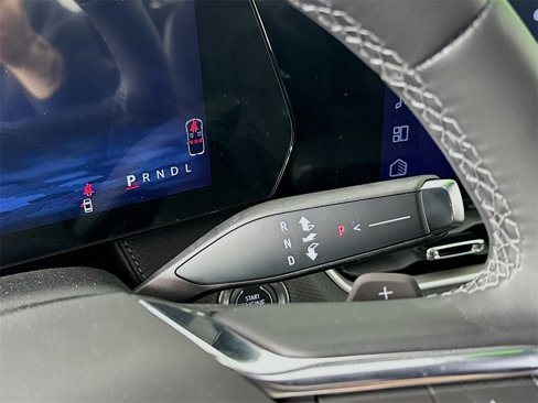 New 2025 Chevrolet Equinox LT w/ Convenience Package II image 18