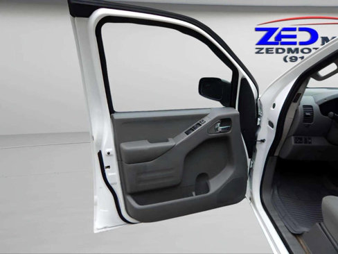 Used 2016 Nissan Frontier SV image 13