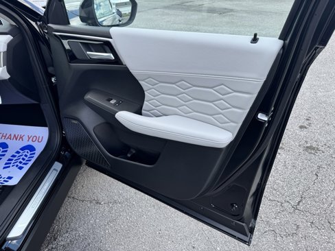 New 2025 Mitsubishi Outlander AWD image 27