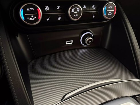 Used 2022 Alfa Romeo Stelvio Veloce image 34